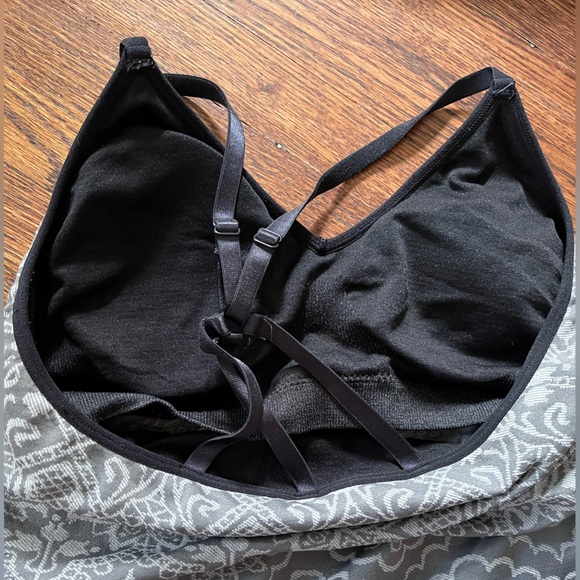 Black and White Patterned Tank Top - Picture 8 of 9